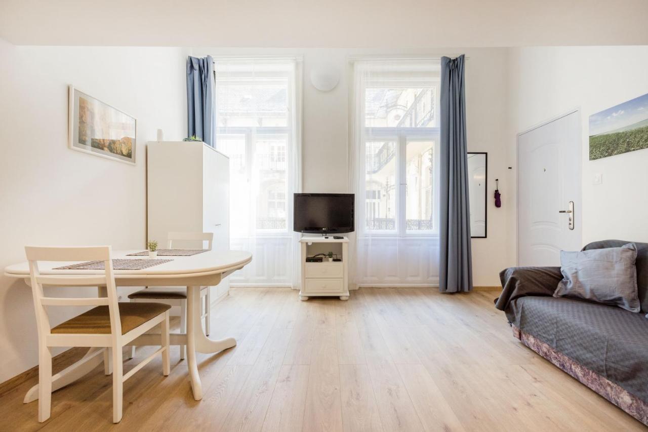V12 Apartments Budapest Luaran gambar