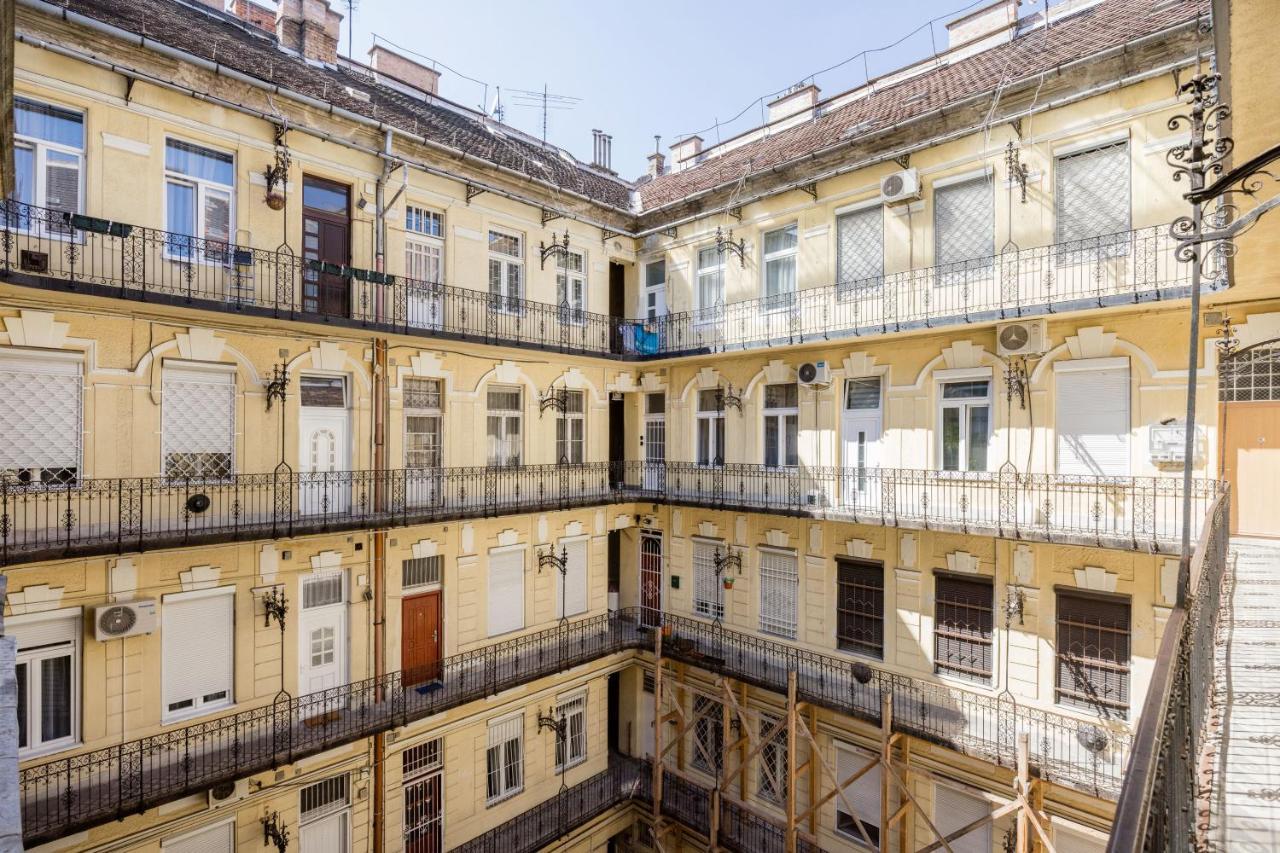 V12 Apartments Budapest Luaran gambar